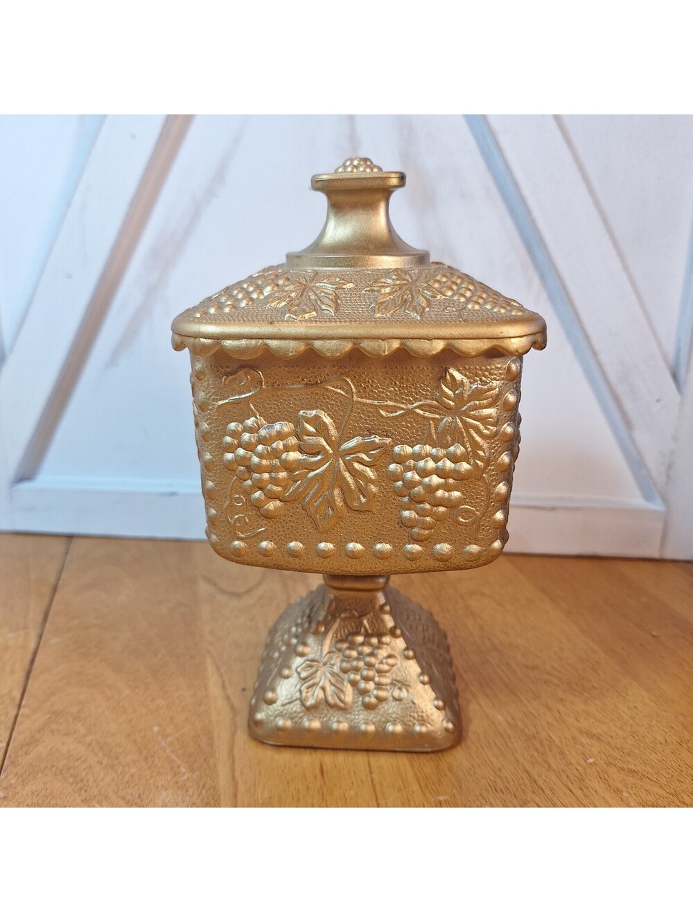 VINTAGE WESTMORELAND MILK GLASS GOLD FINISH BEADED GRAPE LIDDED CANDY DISH 7.5"H